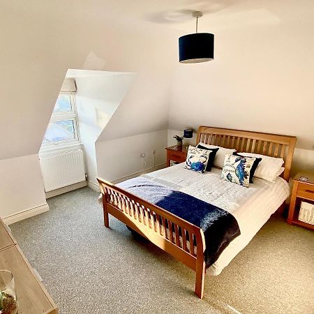 Swanage Holiday Penthouse Apartment, Moments From Beach And Town, On Site Parking, Fast Wifi, Sleeps Up To 6, Rated Exceptional Εξωτερικό φωτογραφία