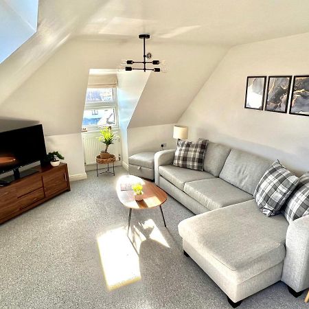 Swanage Holiday Penthouse Apartment, Moments From Beach And Town, On Site Parking, Fast Wifi, Sleeps Up To 6, Rated Exceptional Εξωτερικό φωτογραφία