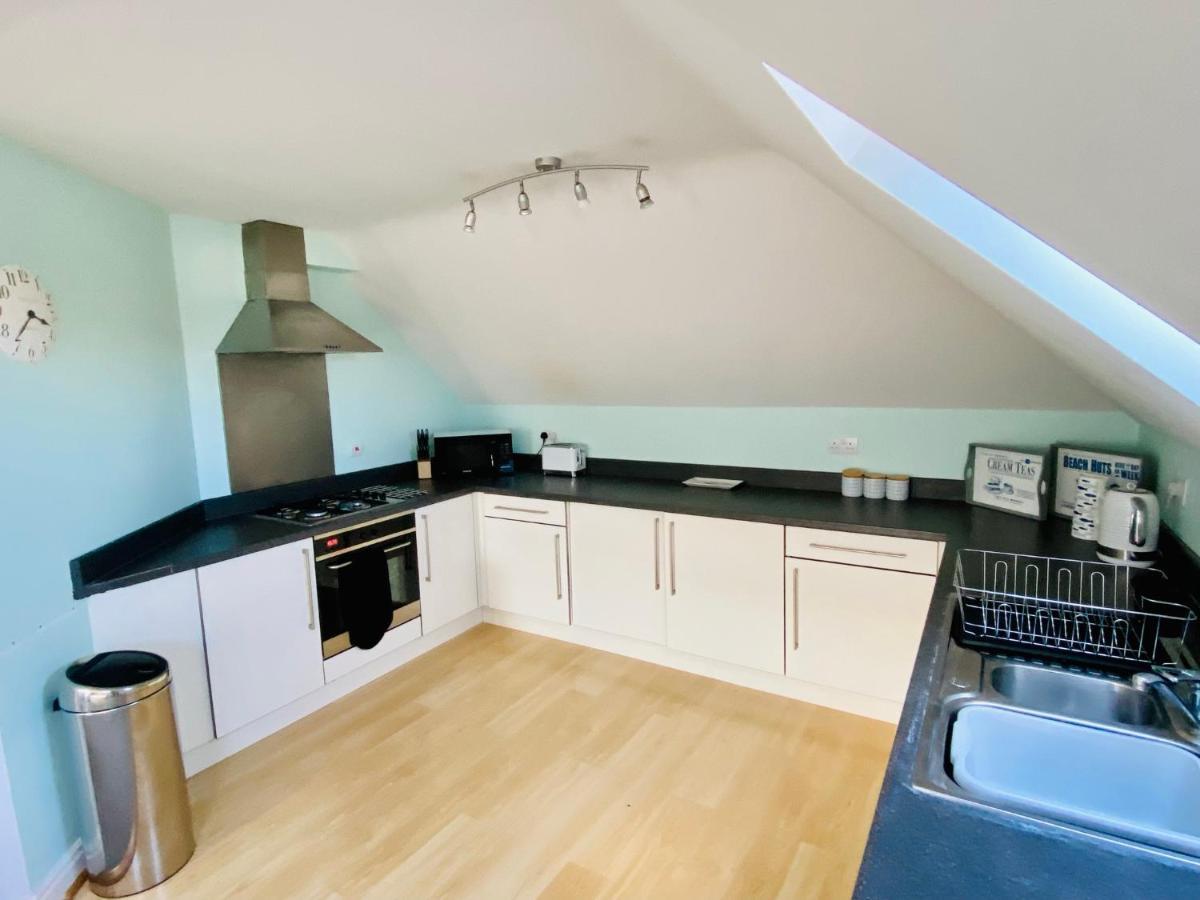 Swanage Holiday Penthouse Apartment, Moments From Beach And Town, On Site Parking, Fast Wifi, Sleeps Up To 6, Rated Exceptional Εξωτερικό φωτογραφία